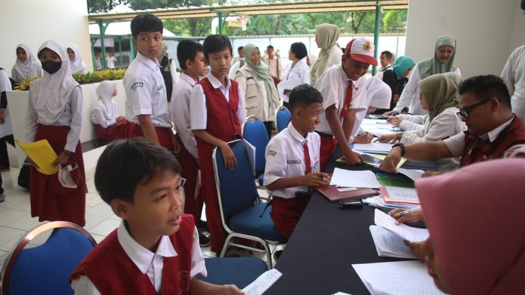Sekolah Rakyat: Tanpa Titipan, Sogok dan Suap
 
 