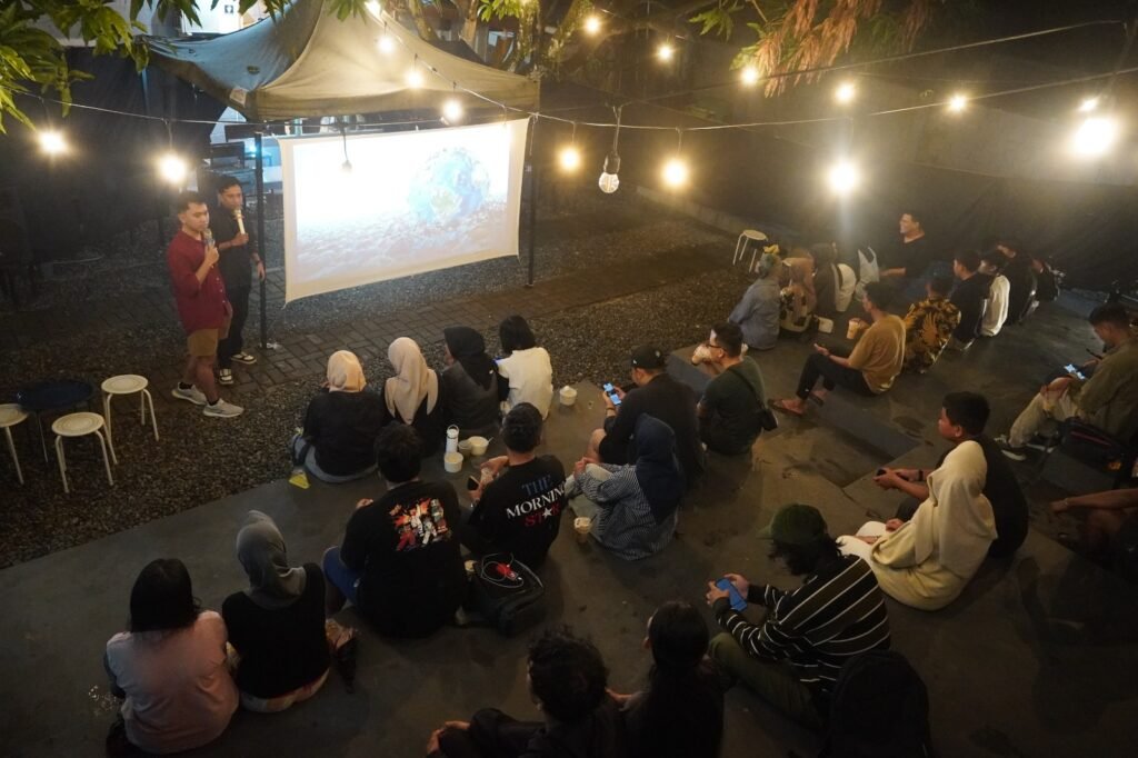 Kesadaran Lingkungan Meningkat, Gen Z Timika Padati Nobar Film Dokumenter Menolak Punah